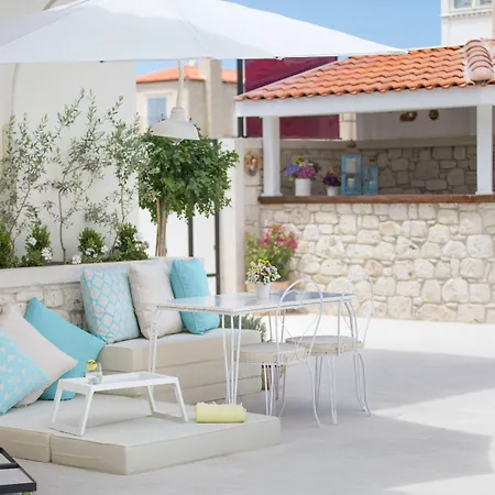 Hotel The Local House