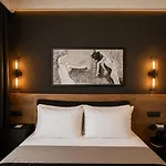 The Local House 5*