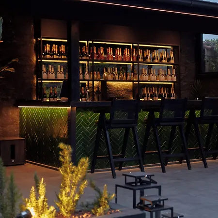 ホテル The Local House