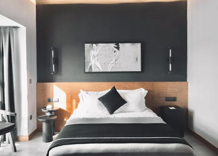 מלון The Local House 5*