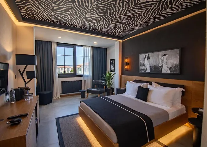 מלון The Local House 5*