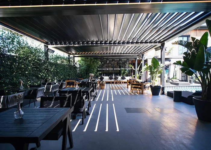 Hotel The Local House