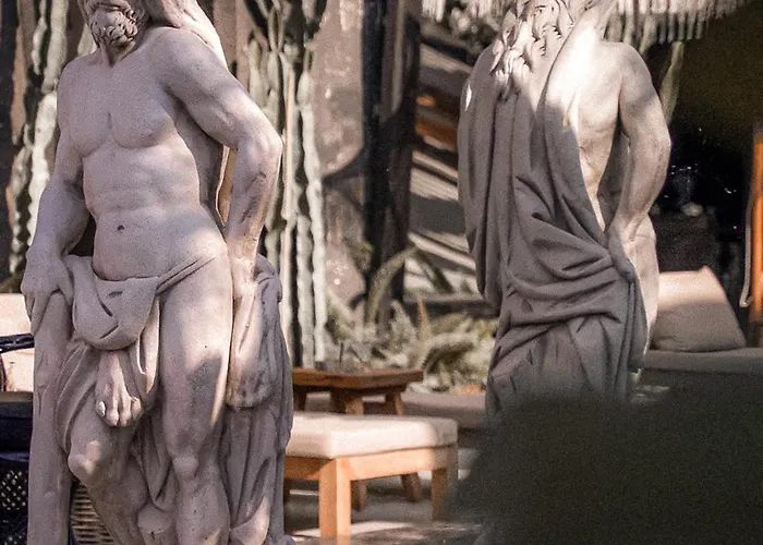 The Local House מלון