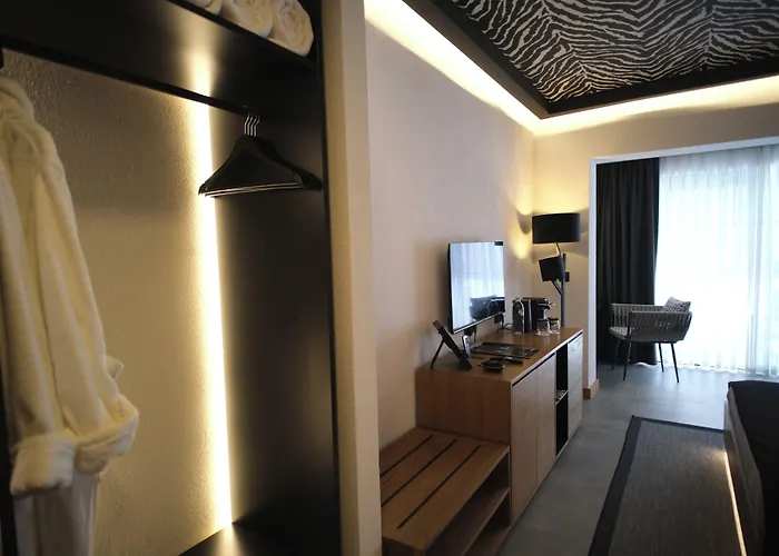 מלון The Local House