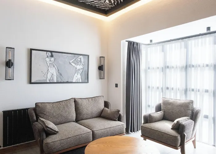 מלון The Local House 5*